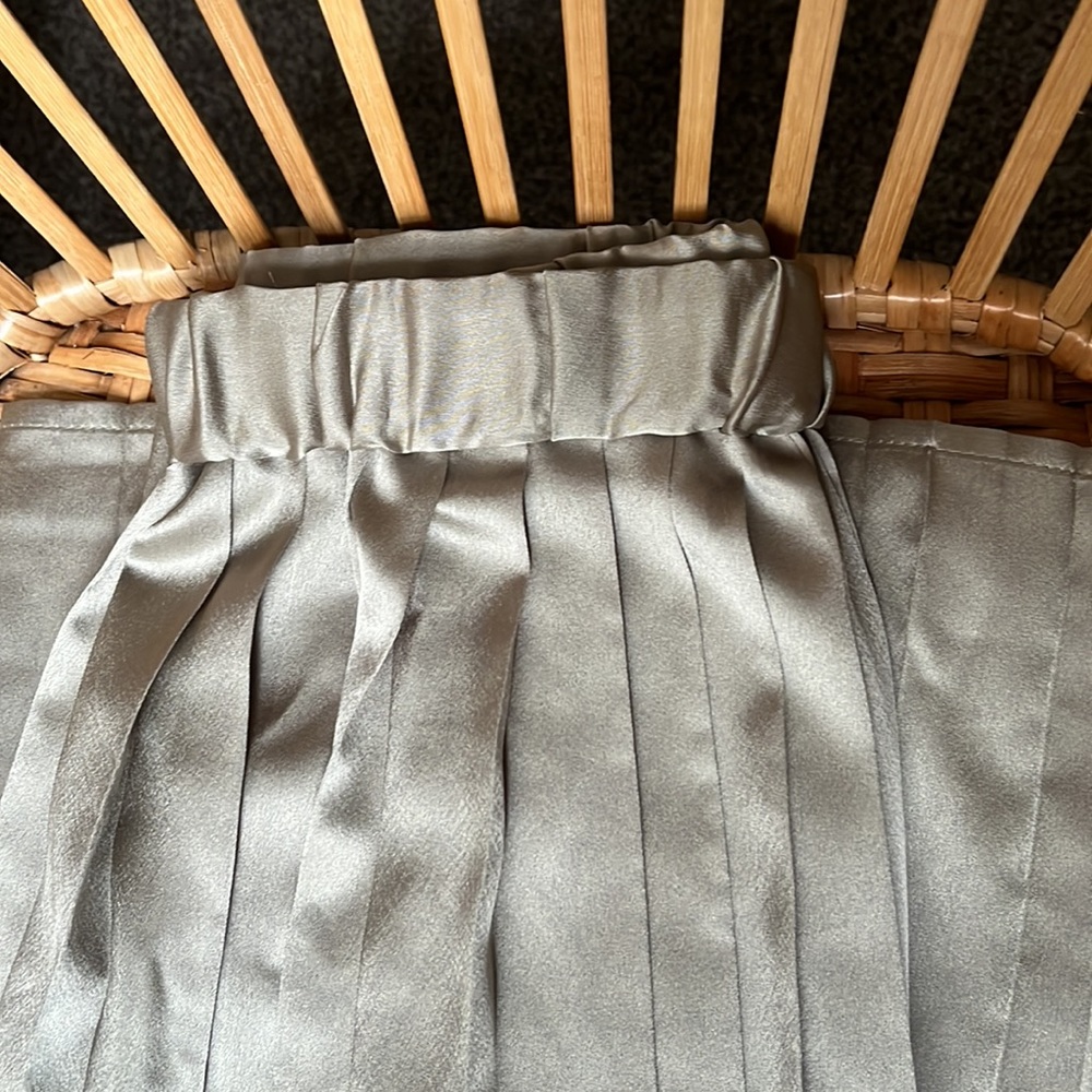 Not Here to Pleat You Satin Midi Skirt - Picture 4 of 4
